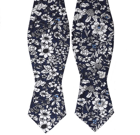Cravatta a Farfalla Blu Navy con Fiori