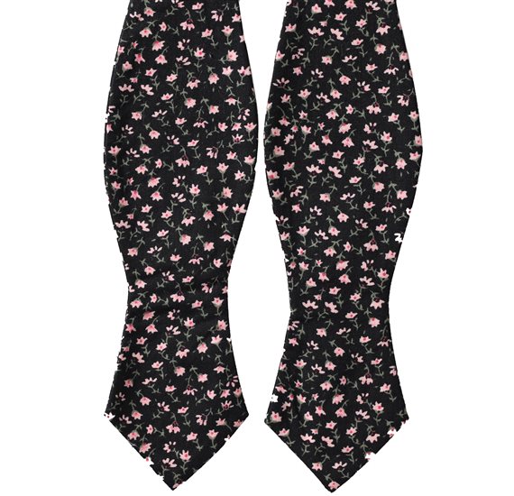 Cravatta a Farfalla Nera con Fiori Rosa